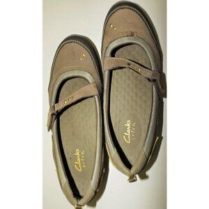 Clarks Privo US 8.5M tan slip on flats